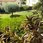 Location De Chambre Privee Dans Residence Prive, Jardins Et Parking Gratuit 1 Min To Tramway Et 9 Min De Centre-Ville, Accessibilite A Plusieurs Transports