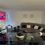 Location De Chambre Privee Dans Residence Prive, Jardins Et Parking Gratuit 1 Min To Tramway Et 9 Min De Centre-Ville, Accessibilite A Plusieurs Transports
